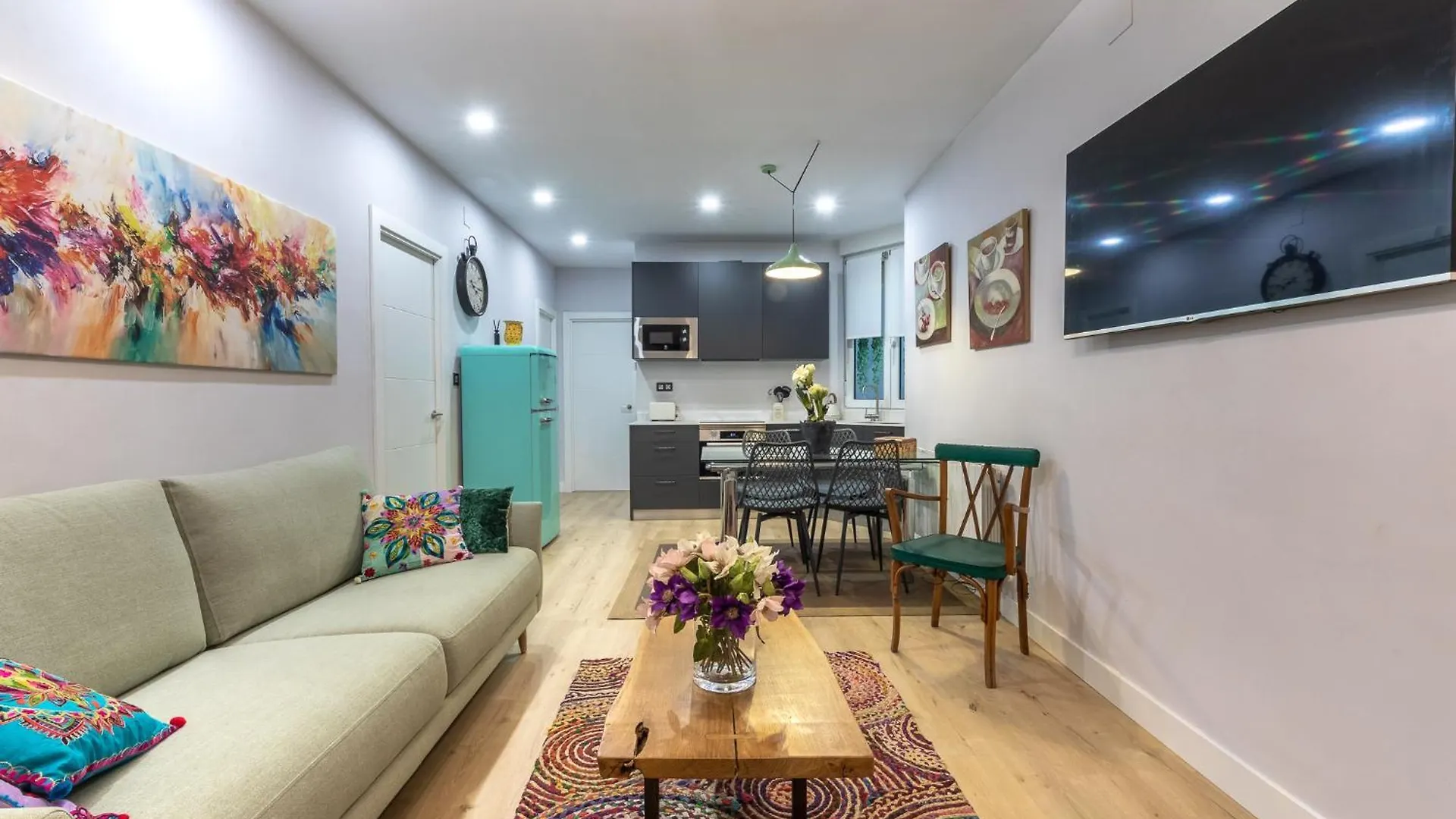 Контакты Acogedor Con Estilo Unico Junto Centro Azkuna